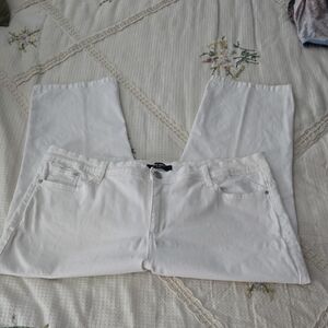 Nine West Classic White  Capri Length Pants